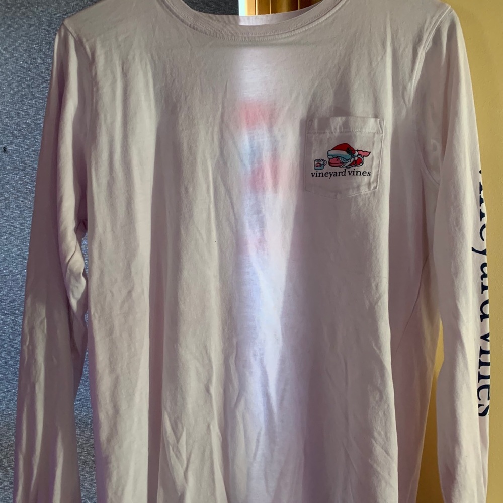 limited edition vineyard vines Christmas long tee!